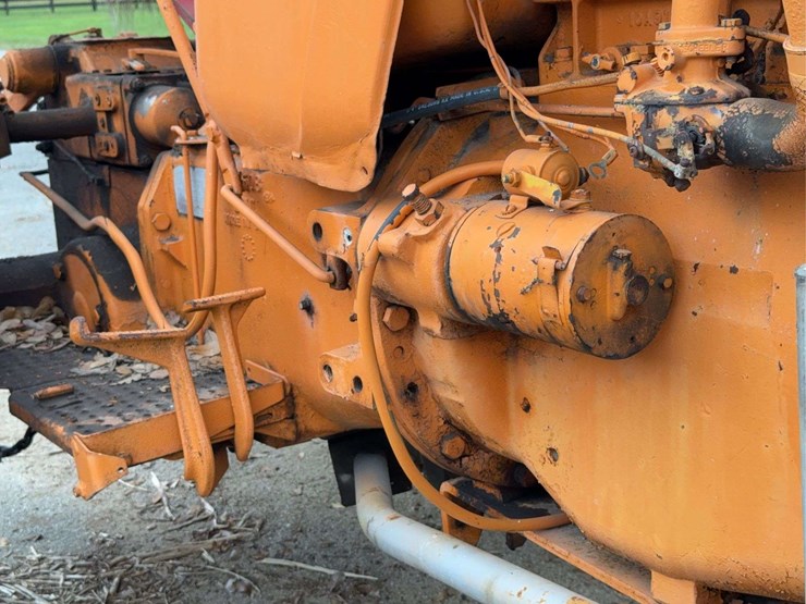 minneapolis-moline-335-image-13