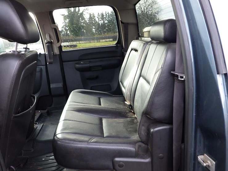 2011-chevrolet-2500-image-19