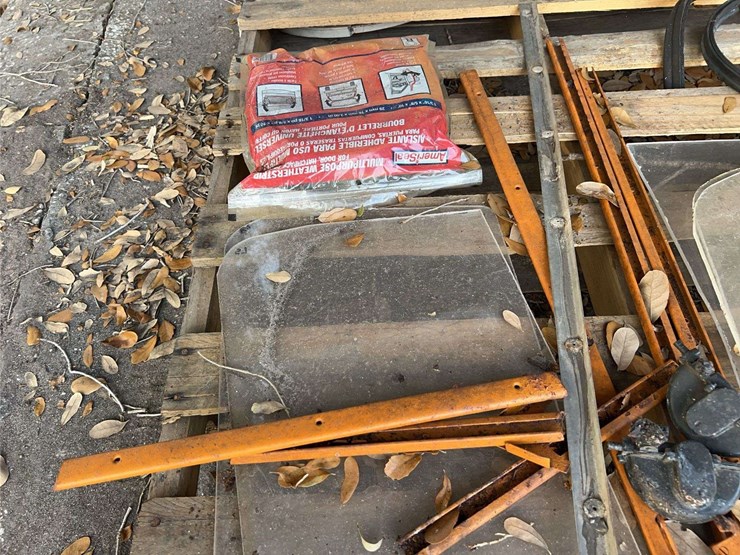 minneapolis-moline-udlx-cab-image-44