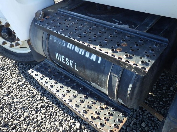 2015-ford-f750-image-18