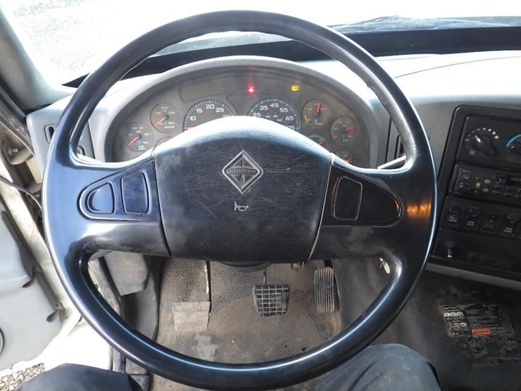 2007-international-7600-image-34