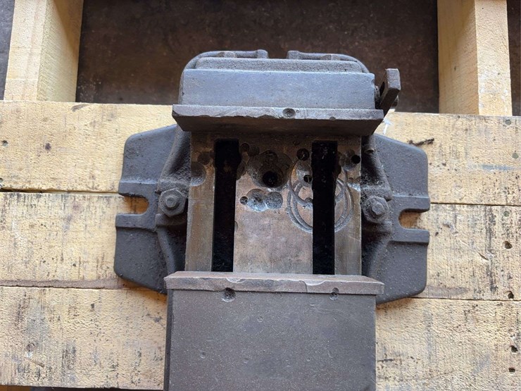 bfc-(125)-heavy-duty-milling-swivel-vise-image-6