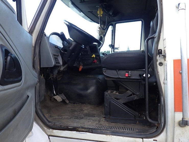 2007-international-7600-image-30