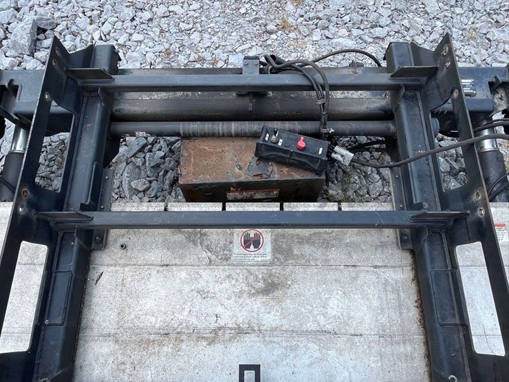 maxon-semi--trailer-lift-gate-image-14