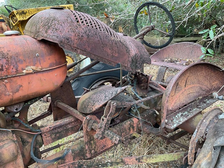b.f.-avery-parts-tractor-image-17