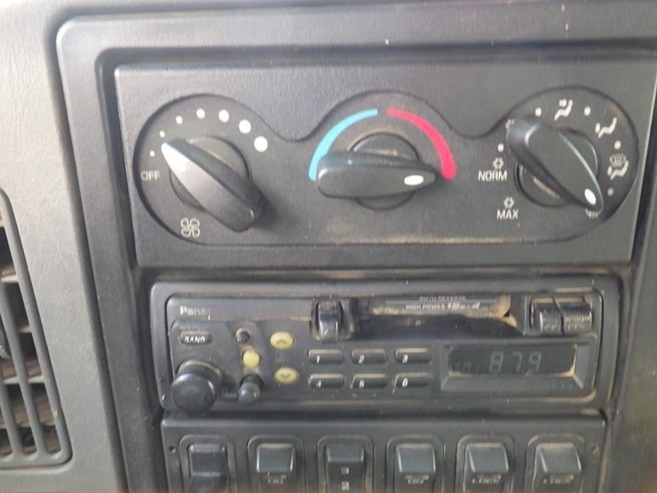 2007-international-7600-image-40