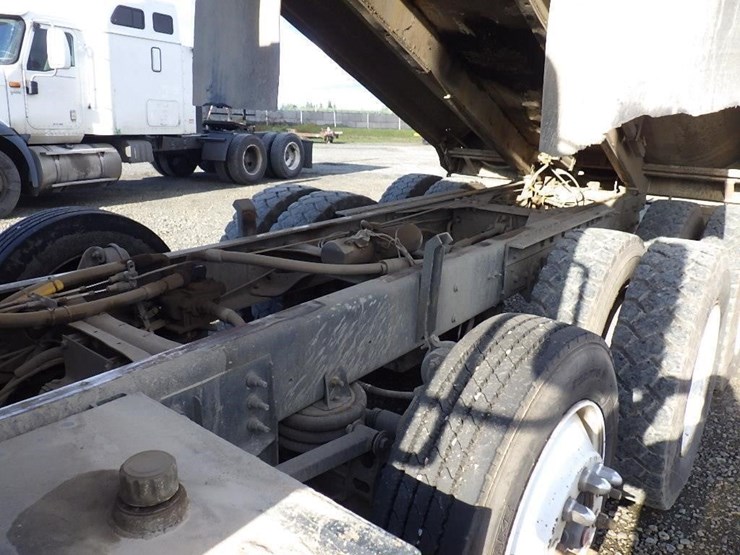 2007-international-7600-image-15