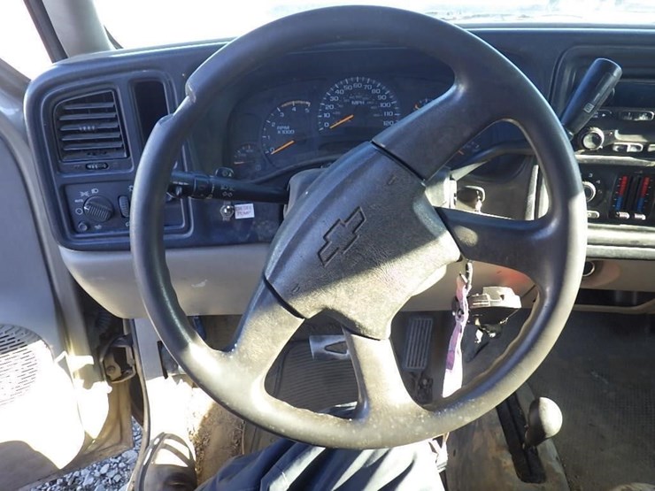 2004-chevrolet-3500-image-12