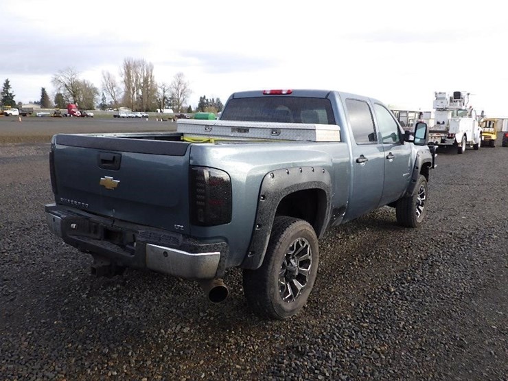 2011-chevrolet-2500-image-4