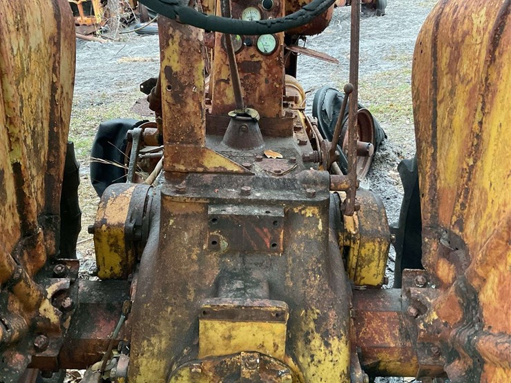 minneapolis-moline-parts-tractor-image-6