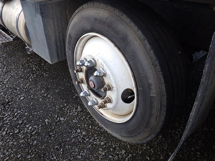 2007-international-7600-image-22