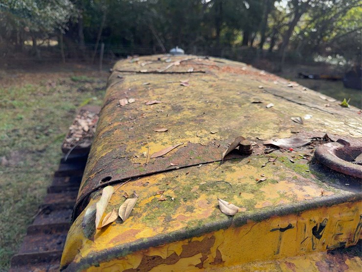 caterpillar-twenty-two-image-41