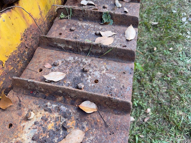 caterpillar-twenty-two-image-35