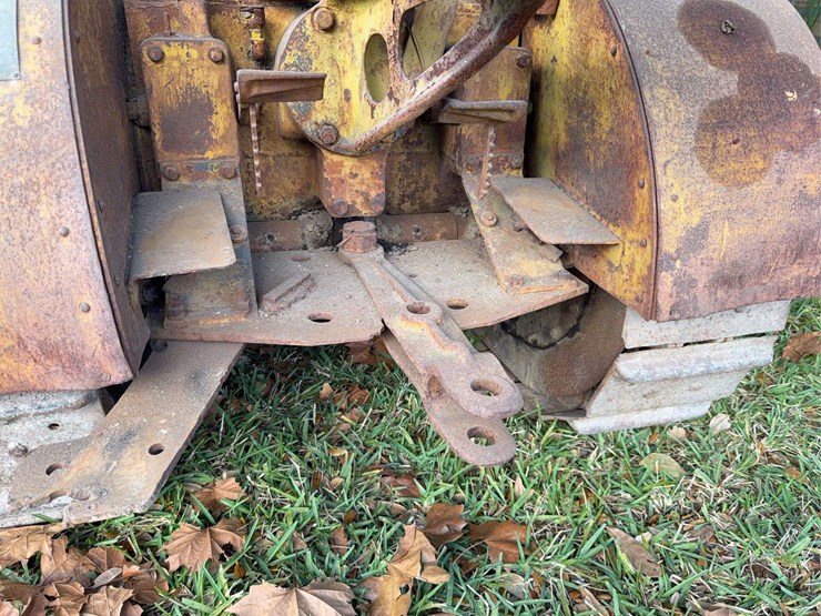 caterpillar-thirty-image-36