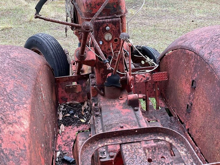 minneapolis-moline-parts-tractor-image-6