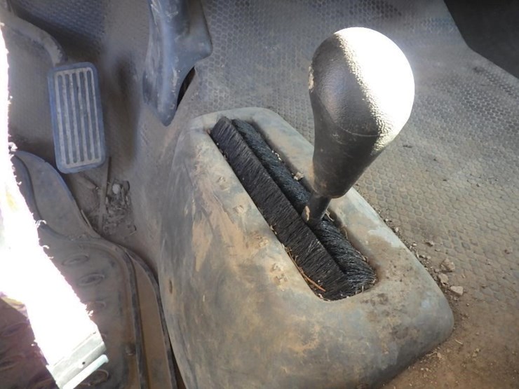 2004-chevrolet-3500-image-18