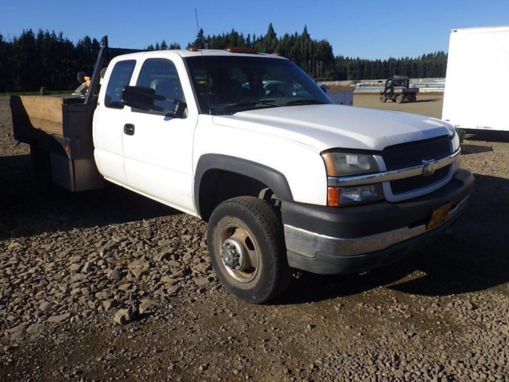 2004-chevrolet-3500-image-3