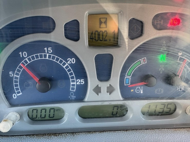 2010-new-holland-t7050-image-12