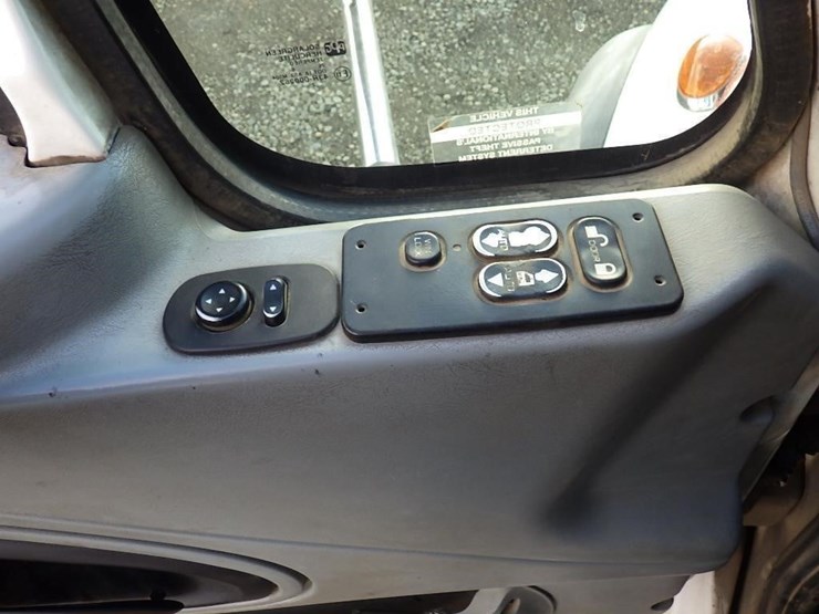 2007-international-7600-image-32