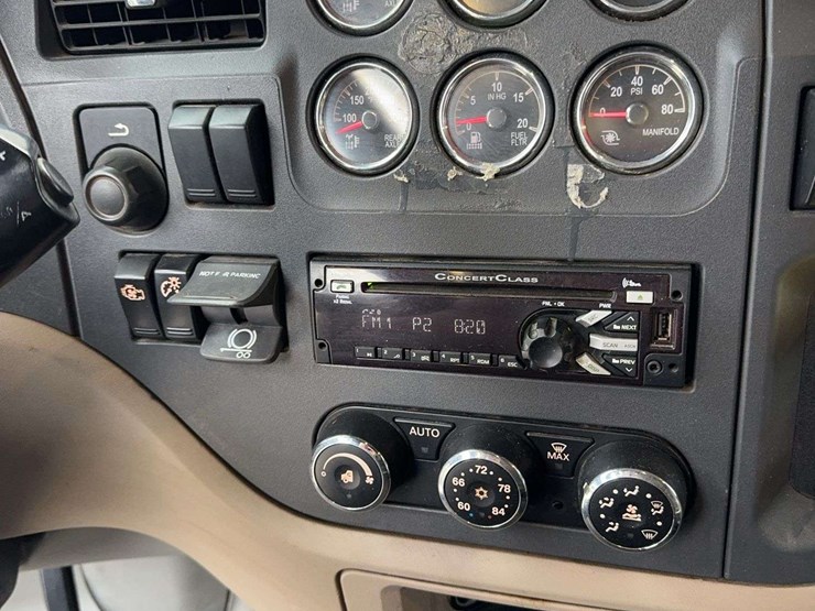 2019-peterbilt-579-image-29