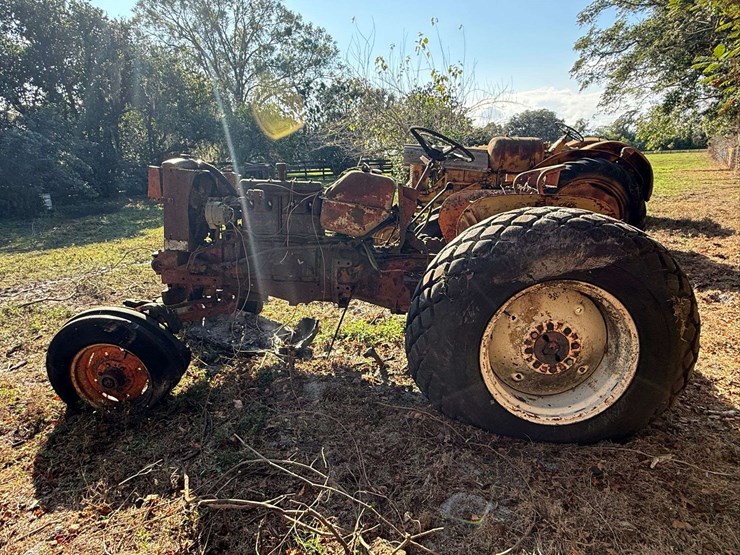 minneapolis-moline-parts-tractor-image-6