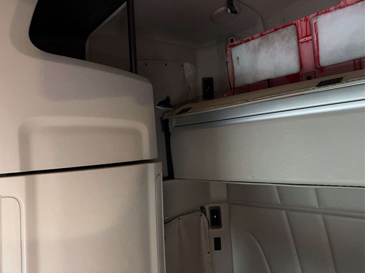 2019-peterbilt-579-image-43