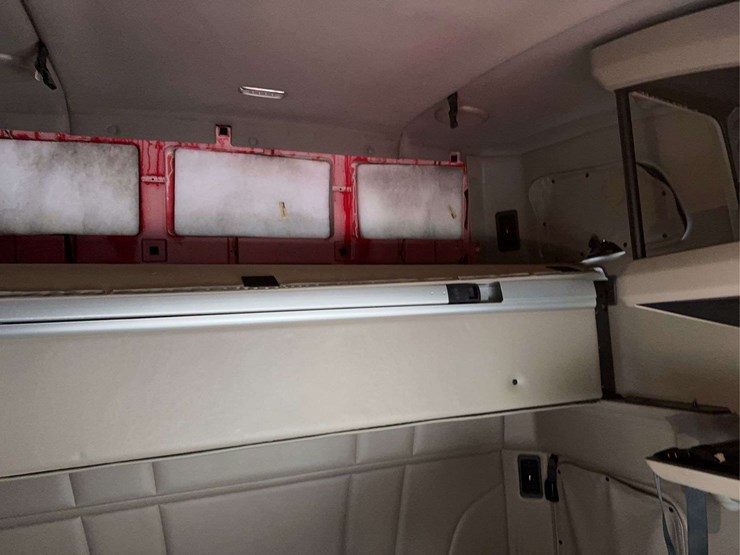 2019-peterbilt-579-image-42