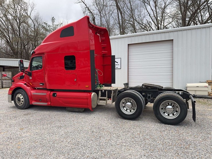 2019-peterbilt-579-image-3