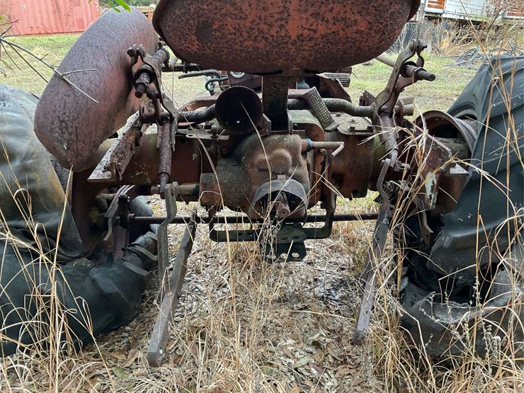 b.f.-avery-parts-tractor-image-11