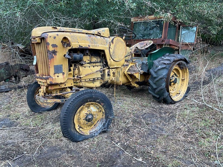 minneapolis-moline-big-mo-400m-army-tractor-image-1