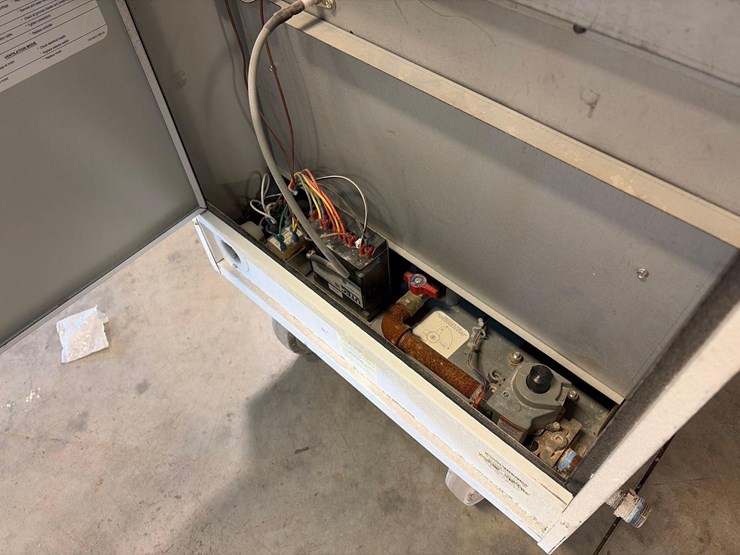 l.b.-white-premier-350-df-portable-heater-image-12