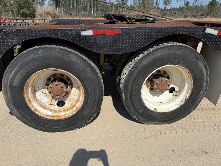 2009-mack-granite-gu713-image-11