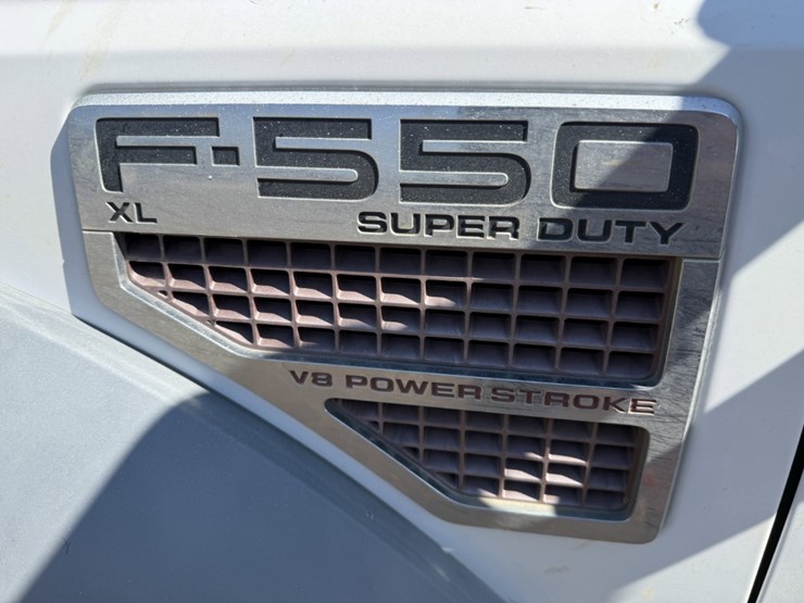 2010-ford-f550-xl-image-18
