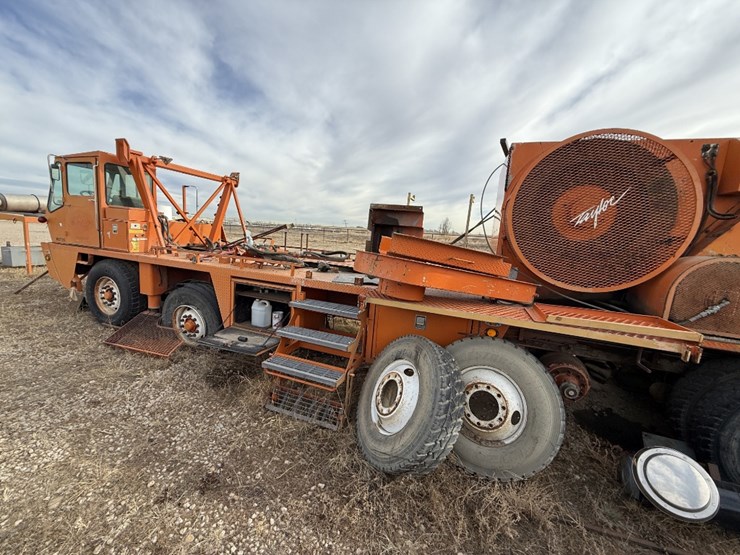 taylor-dd260hd-5-axle-well-service-rig-chassis-f/-parts-only-image-19