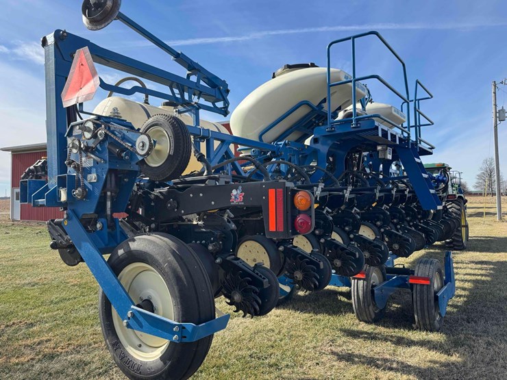 2012-kinze-3600-image-15
