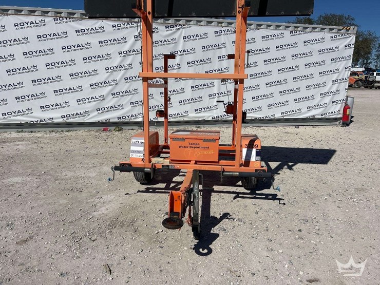 2015-k-and-k-systems-towable-solar-arrow-board-image-11