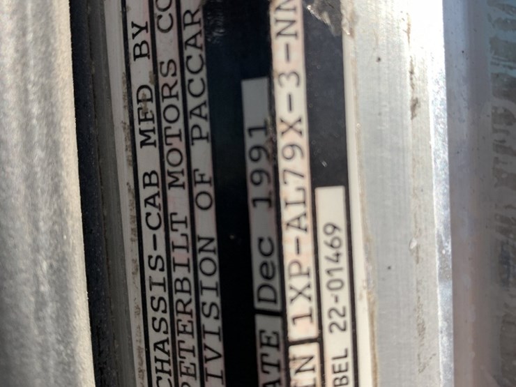 1992-peterbilt-357-image-11