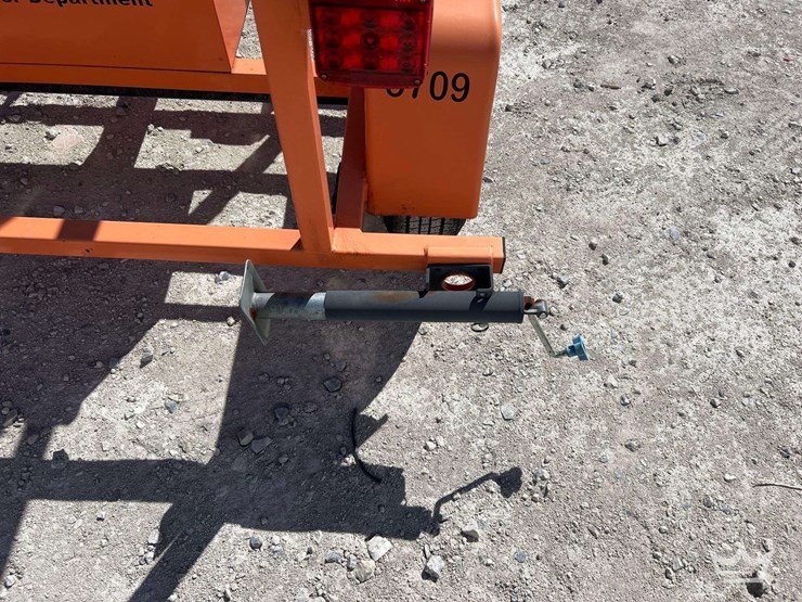 2015-k-and-k-systems-towable-solar-arrow-board-image-9