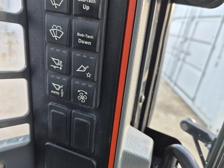 2020-bobcat-t76-image-19