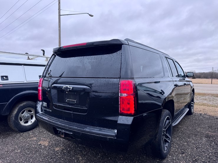 2015-chevrolet-suburban-image-5