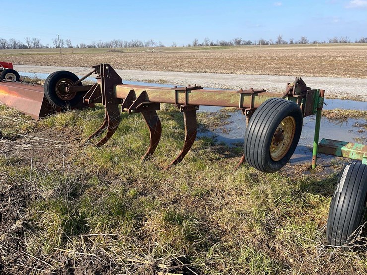 john-deere-900-7-bottom-u-frame-subsoiler-image-1