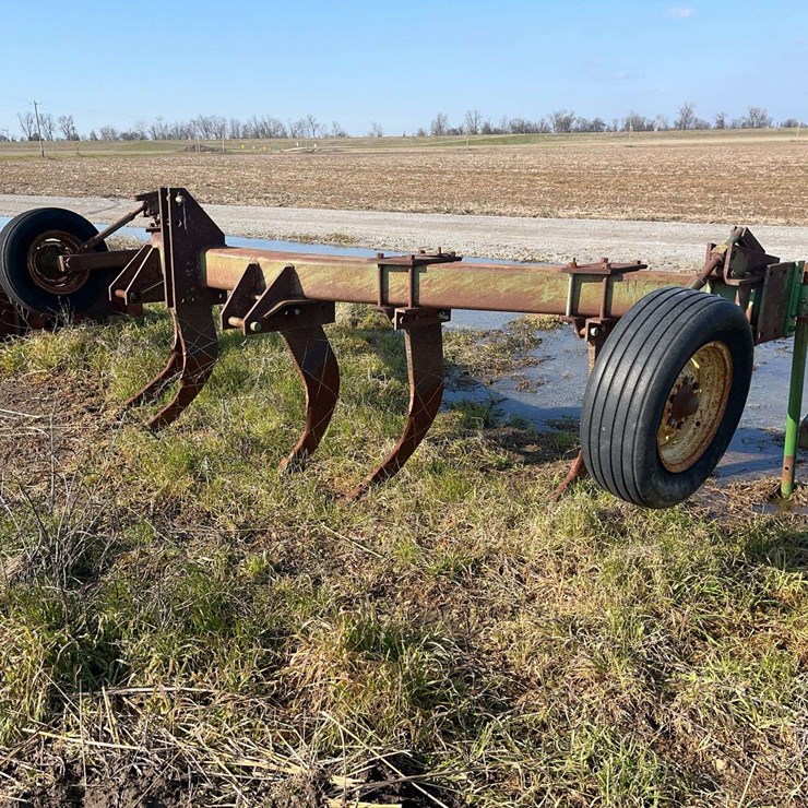 John Deere 900 7 Bottom U Frame Subsoiler