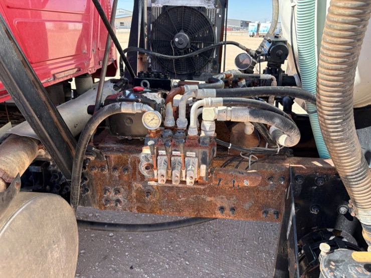 2009-mack-pinnacle-t/a-daycab-vacuum-truck-image-11