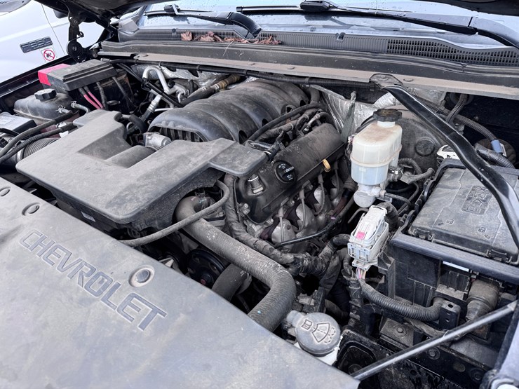 2015-chevrolet-suburban-image-37