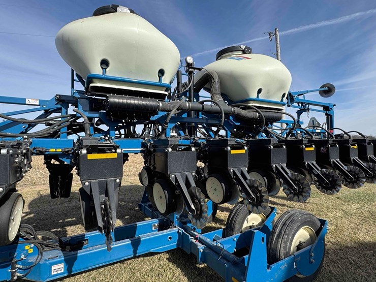 2011-kinze-3600-image-6