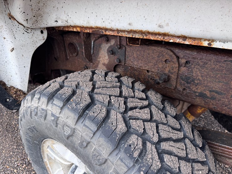 2010-chevrolet-2500hd-image-24