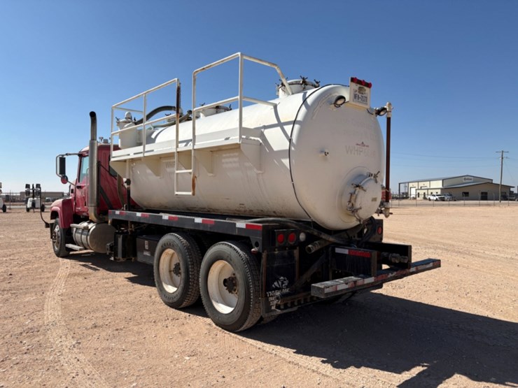 2009-mack-pinnacle-t/a-daycab-vacuum-truck-image-6