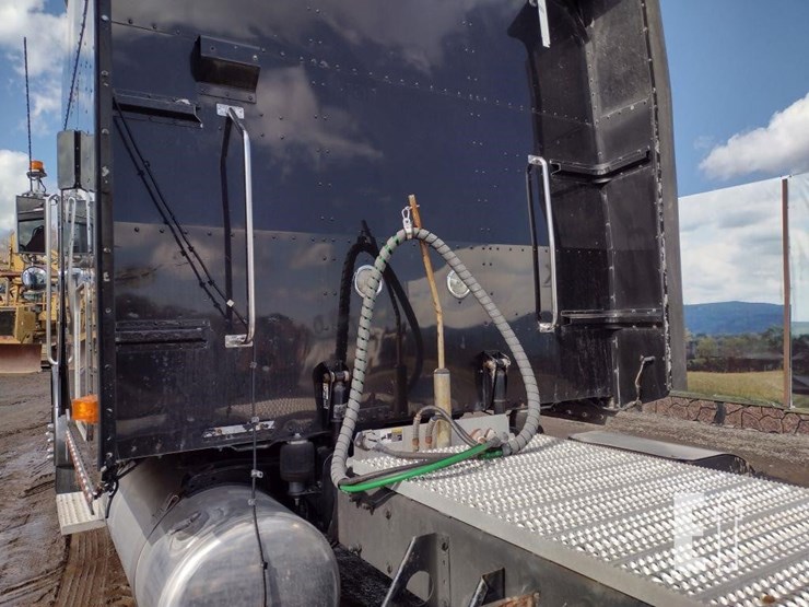 2007-peterbilt-379-image-26