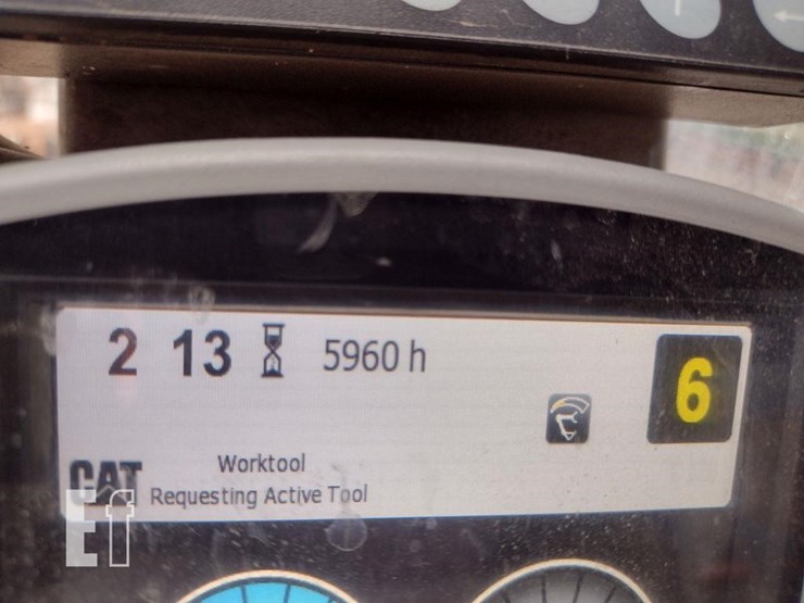 caterpillar-m322f-image-6