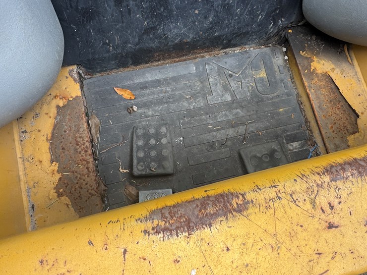 2014-caterpillar-226b3-image-33